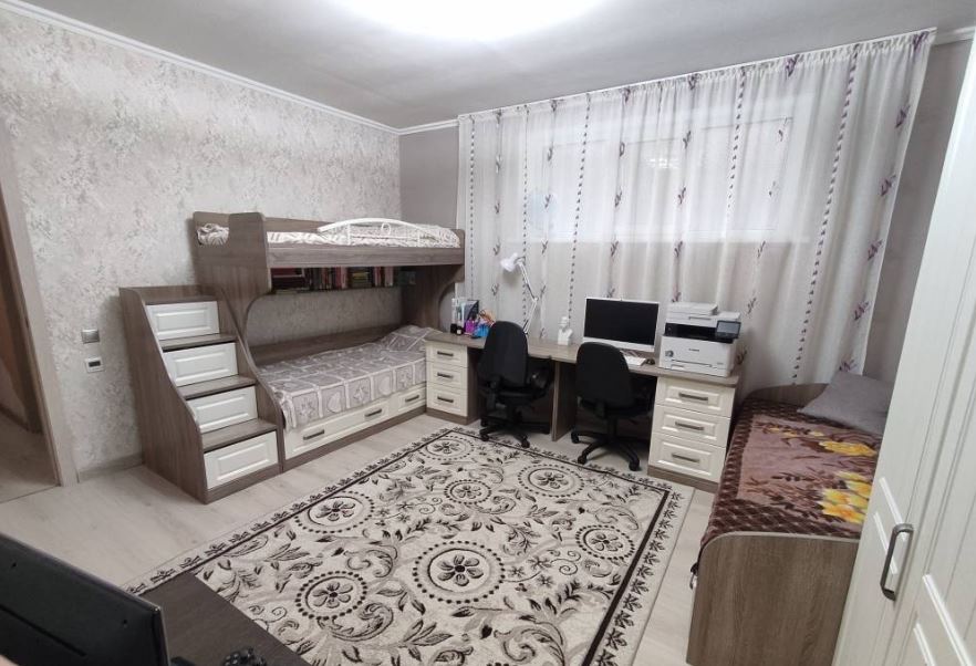 3-к. квартира, 89 м2, 1/5 эт.