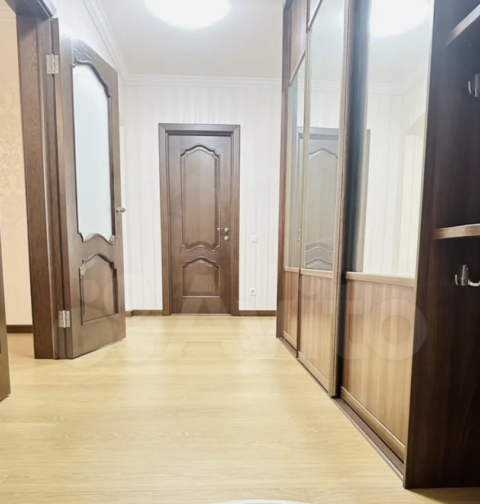 2-к. квартира, 70 м2, 4/16 эт.