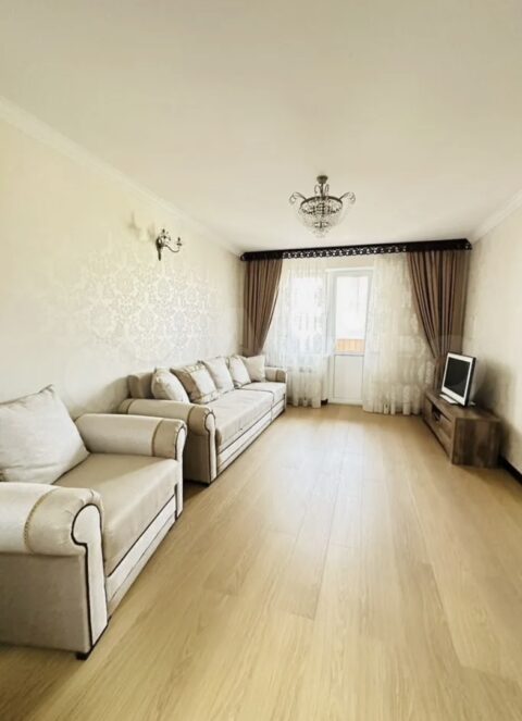 2-к. квартира, 70 м2, 4/16 эт.
