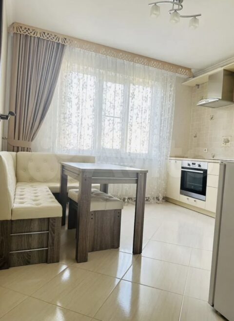 2-к. квартира, 70 м2, 4/16 эт.