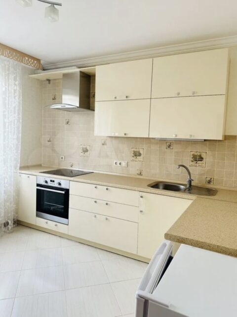 2-к. квартира, 70 м2, 4/16 эт.
