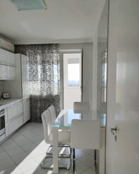2-к. квартира, 70 м2, 9/13 эт.