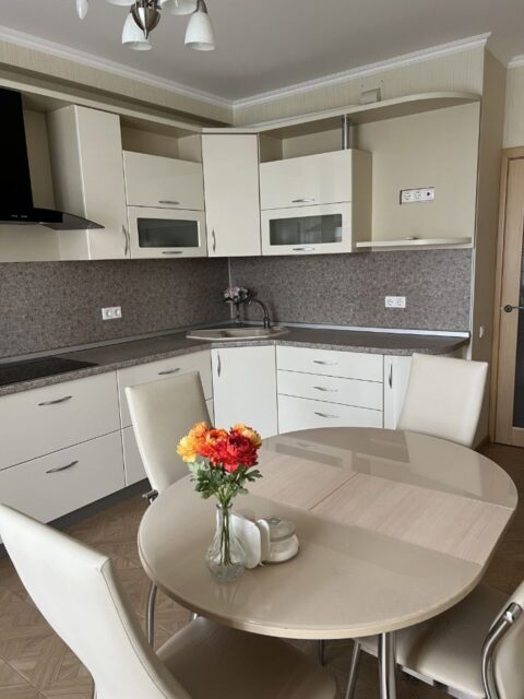 2-к. квартира, 75 м2, 8/16 эт.