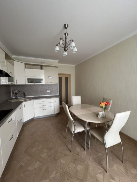 2-к. квартира, 75 м2, 8/16 эт.