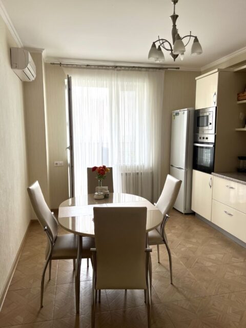 2-к. квартира, 75 м2, 8/16 эт.