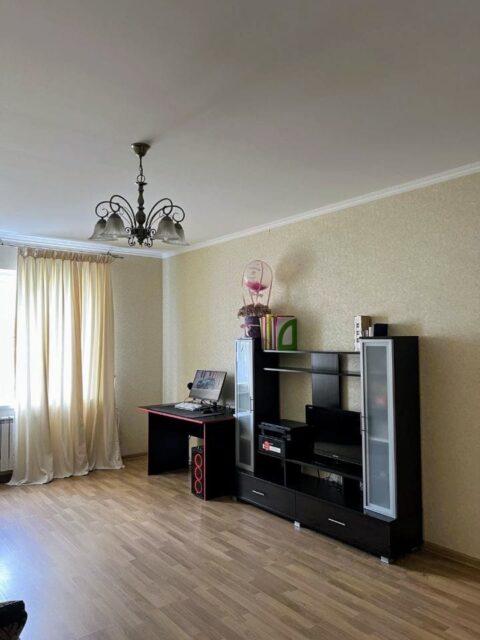 2-к. квартира, 75 м2, 8/16 эт.