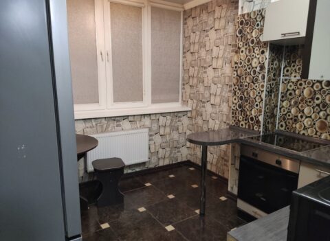 1-к. квартира, 40 м2, 5/5. на Есенина
