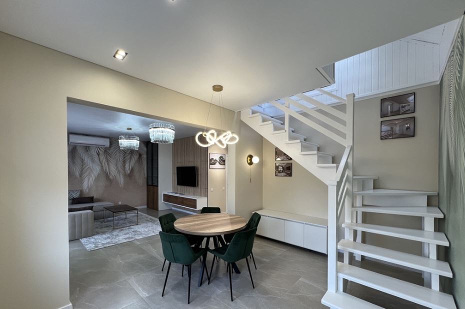 Дом, 140 м2. Дизайнерский ремонт. КП Инноваторы клуб.