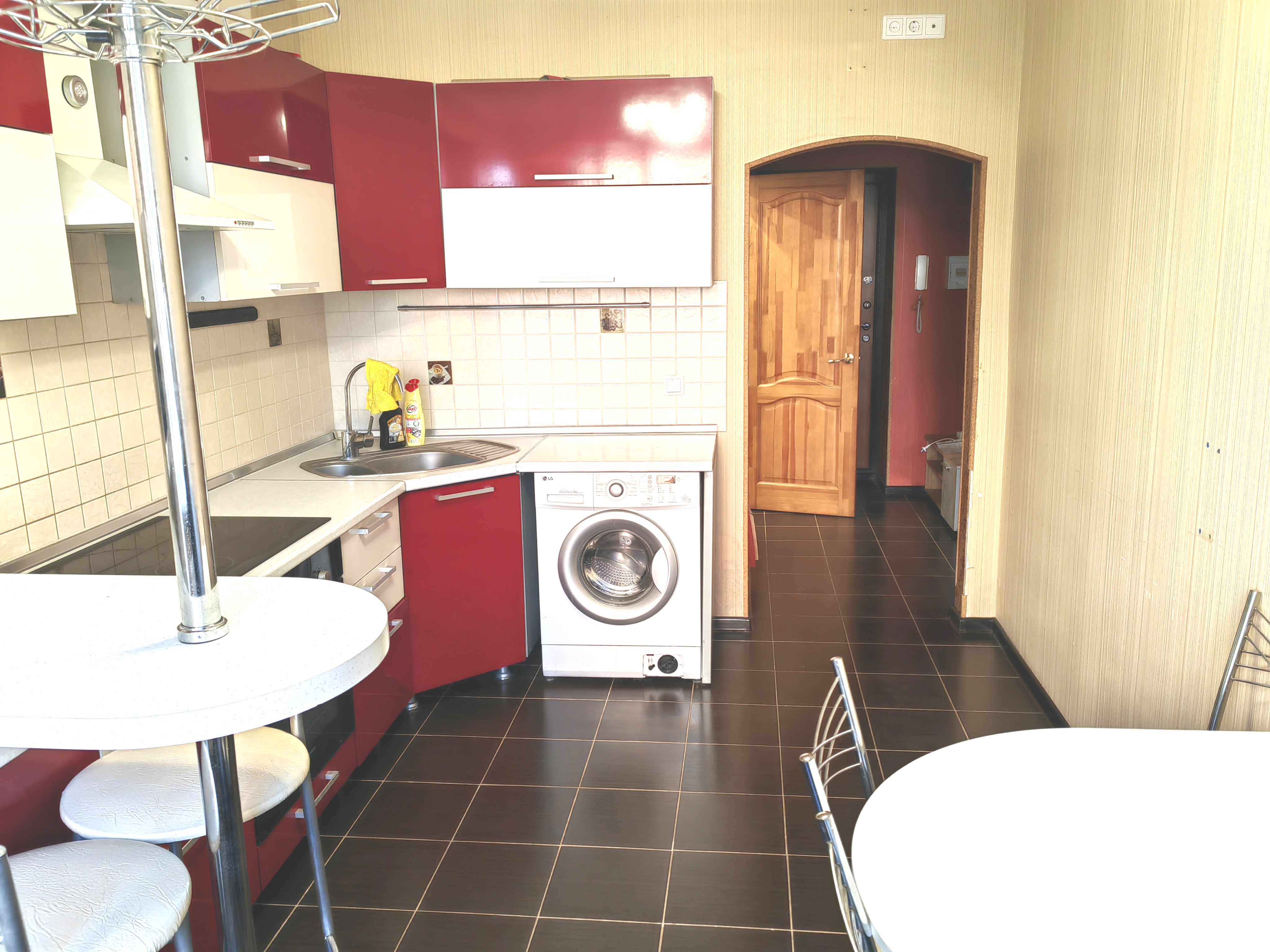 foto-1-komnatnaya-kvartira-37-m2-3-6-et-na-rossiiskoy